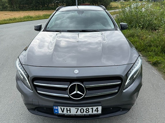 Mercedes-Benz GLA200 5 of 12