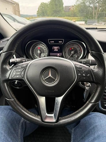 Mercedes-Benz GLA200 7 of 12