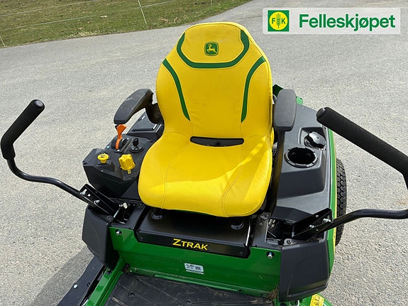 John Deere Z320R Spakstyrt traktorklipper som NY! 9 of 9