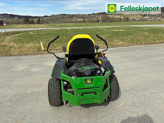 John Deere Z320R Spakstyrt traktorklipper som NY! 3 of 9