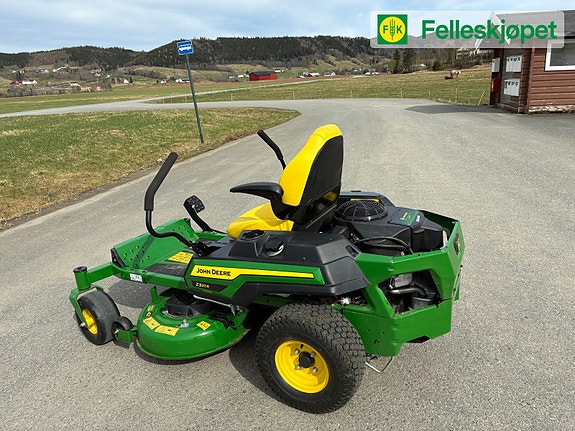 John Deere Z320R Spakstyrt traktorklipper som NY! 7 of 9