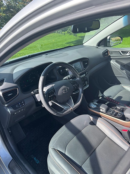 Hyundai IONIQ 8 of 14