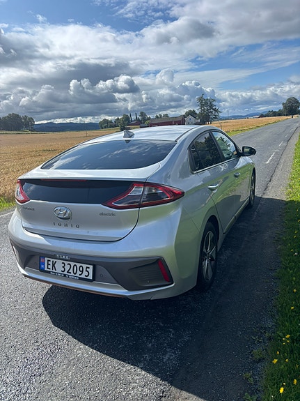 Hyundai IONIQ 4 of 14