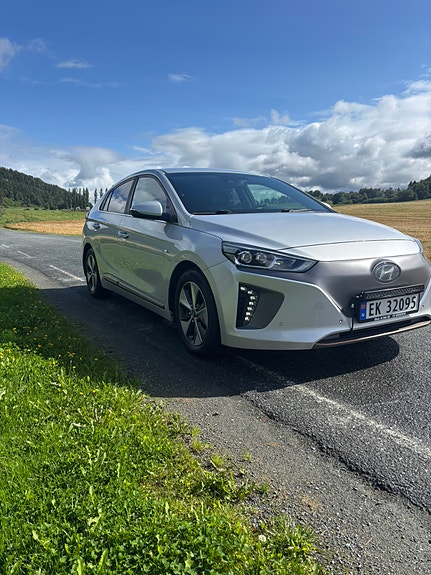Hyundai IONIQ 2 of 14