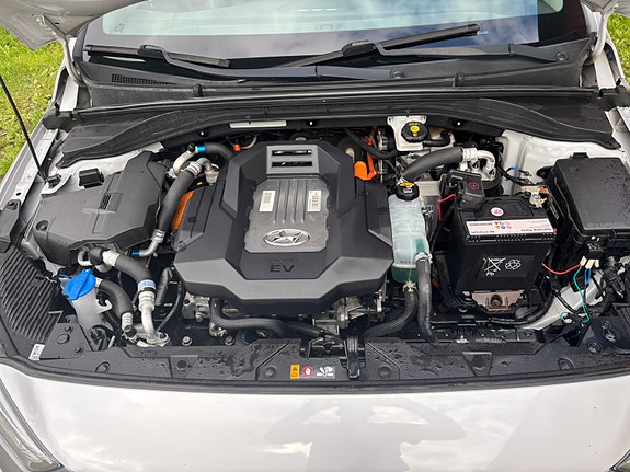 Hyundai IONIQ 14 of 14