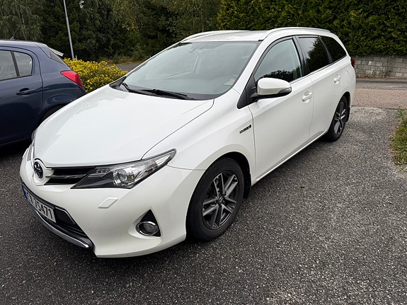 Toyota Auris 2 of 10