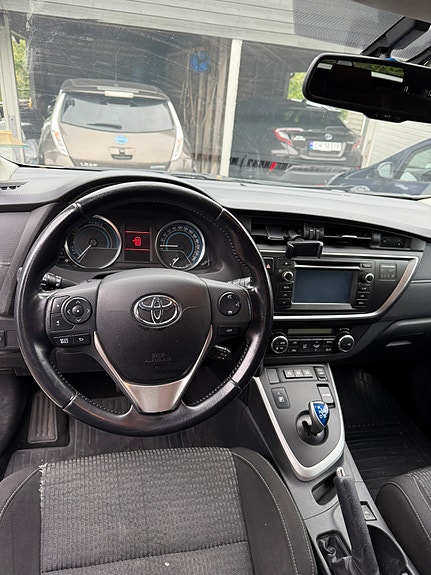 Toyota Auris 5 of 10