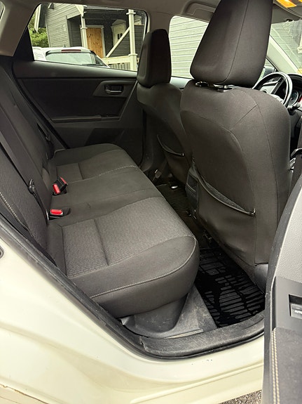 Toyota Auris 8 of 10