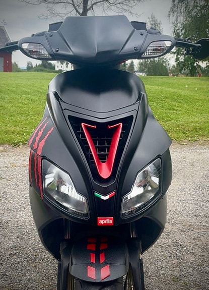 Aprilia SR 50 3 of 8