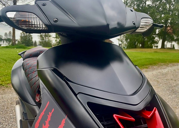 Aprilia SR 50 4 of 8