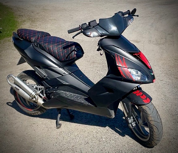 Aprilia SR 50 2 of 8