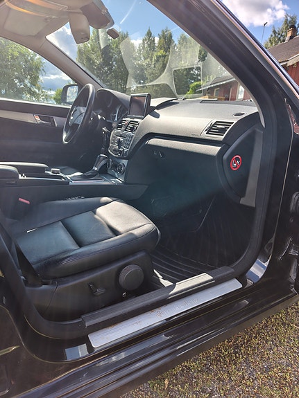 Mercedes-Benz C200 19 of 19