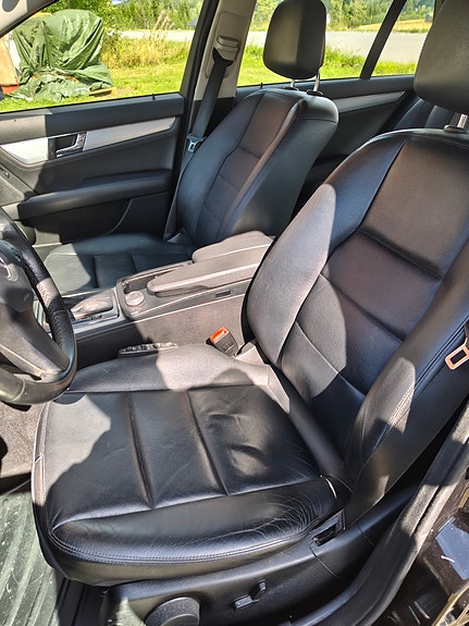 Mercedes-Benz C200 8 of 19