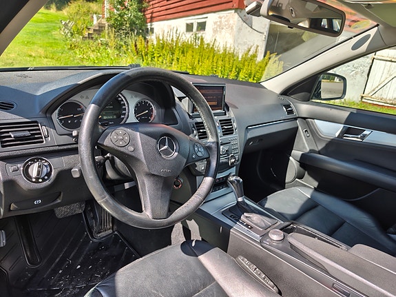 Mercedes-Benz C200 6 of 19