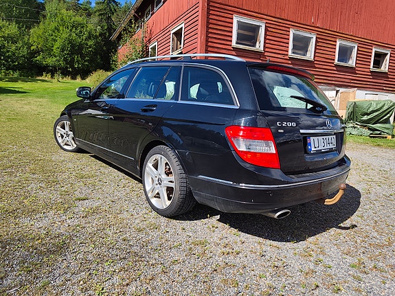 Mercedes-Benz C200 2 of 19