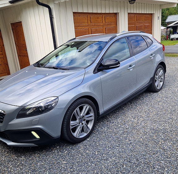 Volvo V40 Cross Country 5 of 22