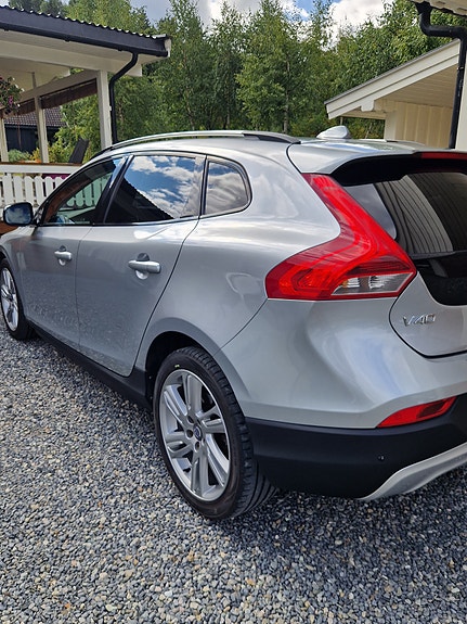 Volvo V40 Cross Country 4 of 22
