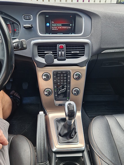 Volvo V40 Cross Country 10 of 22