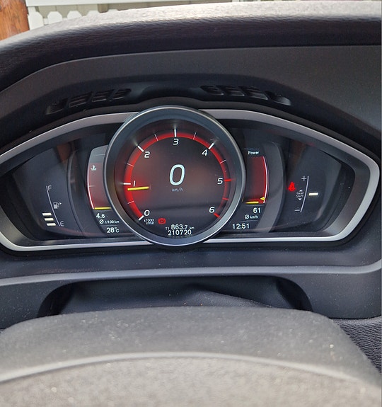 Volvo V40 Cross Country 9 of 22