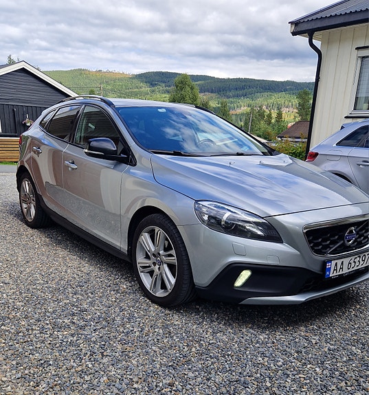 Volvo V40 Cross Country 3 of 22