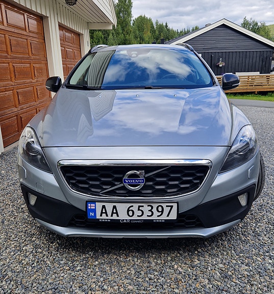 Volvo V40 Cross Country 2 of 22