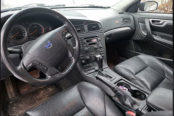 Volvo V70 3 of 5