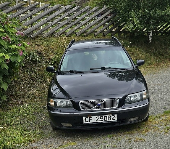 Volvo V70 2 of 5