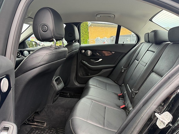 Mercedes-Benz C180 16 of 21