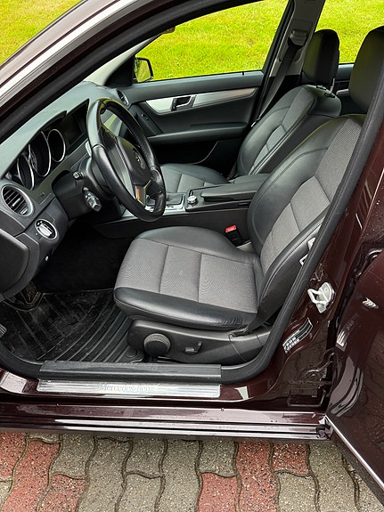 Mercedes-Benz C200 d 3 of 8