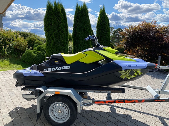 Seadoo Spark Trixx 2024, kun 24 timer! Inkludert 2026 modell Respo tilhenger 3 of 15