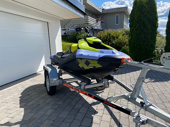 Seadoo Spark Trixx 2024, kun 24 timer! Inkludert 2026 modell Respo tilhenger 2 of 15