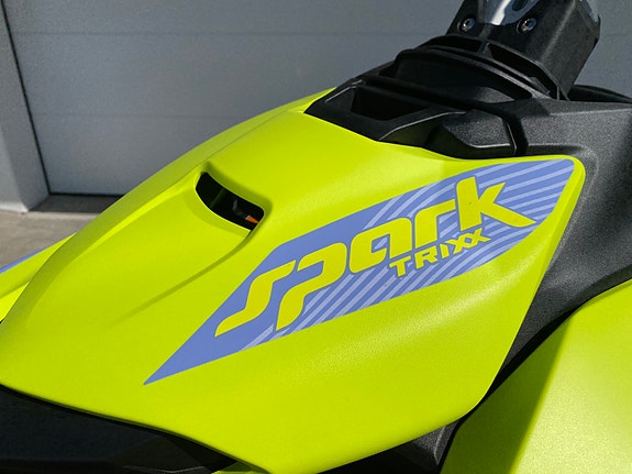 Seadoo Spark Trixx 2024, kun 24 timer! Inkludert 2026 modell Respo tilhenger 12 of 15