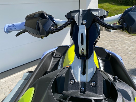 Seadoo Spark Trixx 2024, kun 24 timer! Inkludert 2026 modell Respo tilhenger 11 of 15