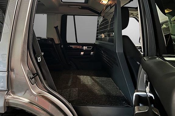 Land Rover Discovery 4 26 of 30
