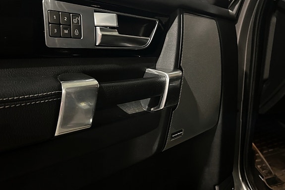 Land Rover Discovery 4 18 of 30