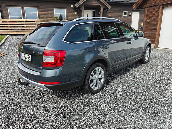 Skoda Octavia Scout 6 of 24
