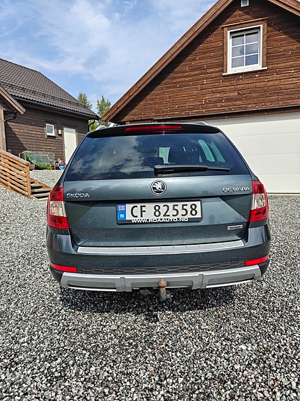 Skoda Octavia Scout 5 of 24