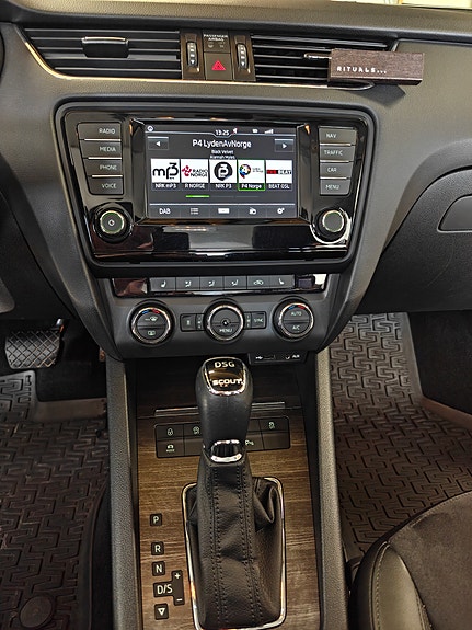 Skoda Octavia Scout 14 of 24