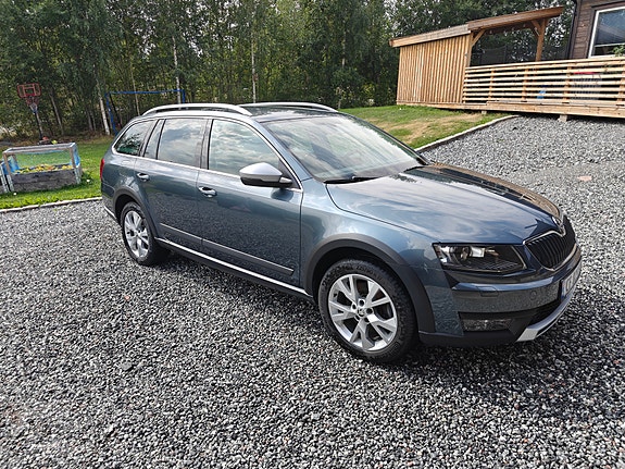 Skoda Octavia Scout 2 of 24