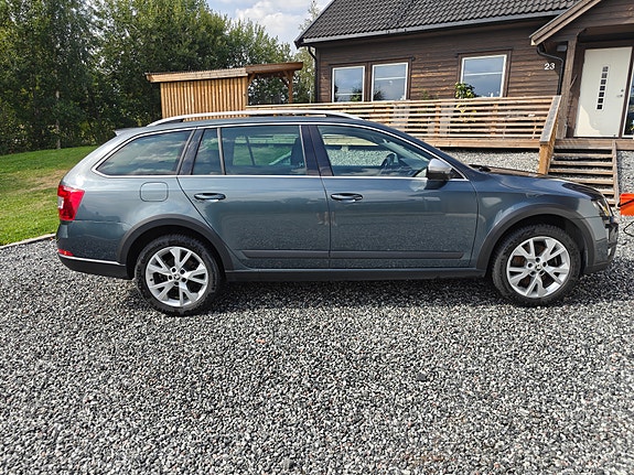 Skoda Octavia Scout 7 of 24