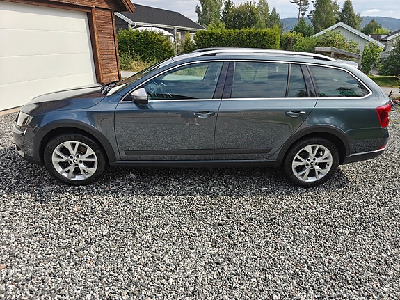 Skoda Octavia Scout 8 of 24