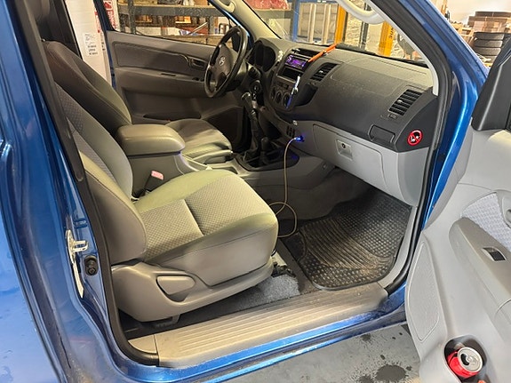 Toyota HiLux 11 of 20