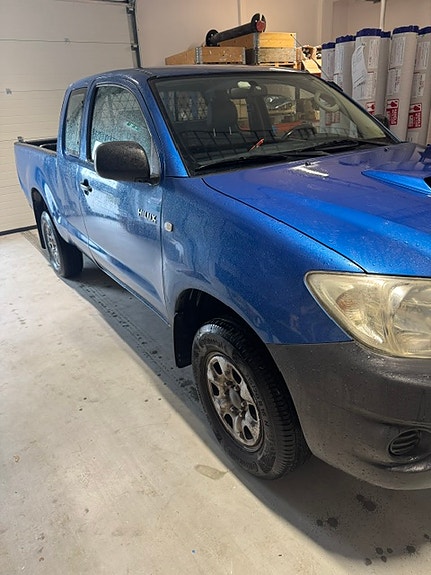 Toyota HiLux 2 of 20