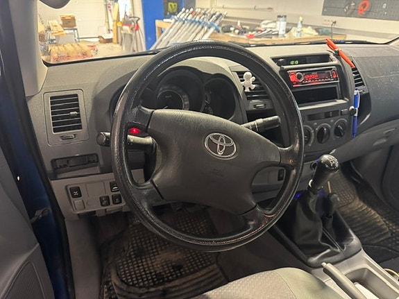 Toyota HiLux 10 of 20