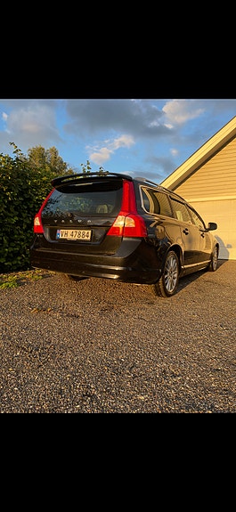 Volvo V70 2 of 12
