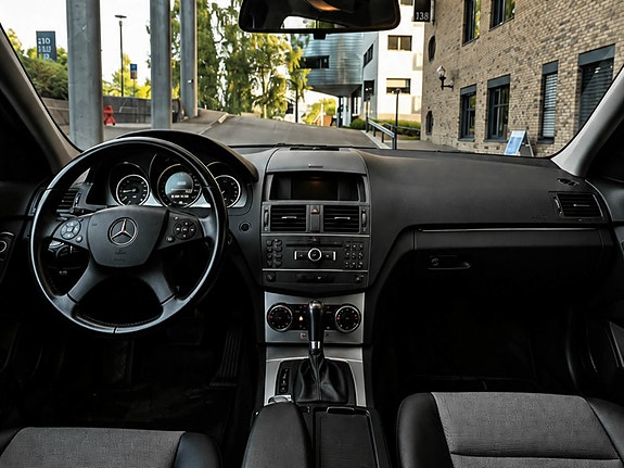 Mercedes-Benz C200 d 25 of 30