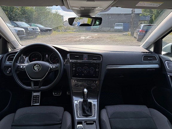 Volkswagen Golf Alltrack 26 of 30