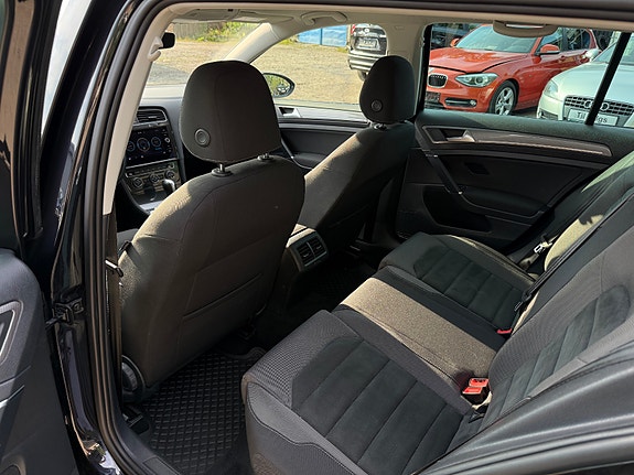 Volkswagen Golf Alltrack 24 of 30