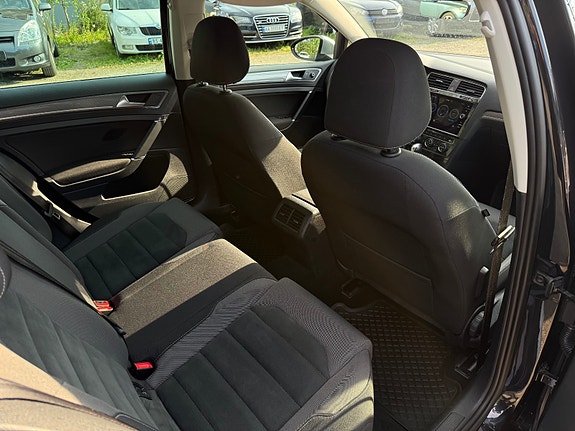 Volkswagen Golf Alltrack 29 of 30