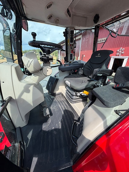 Massey Ferguson 6715S 7 of 13